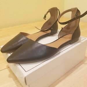 NWOT Black Closed Toe Flats